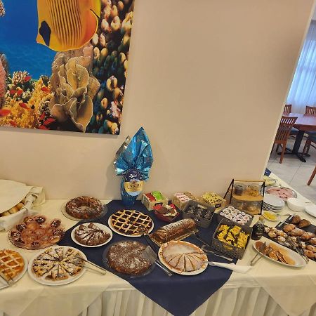 Hotel Savana Rimini Bagian luar foto