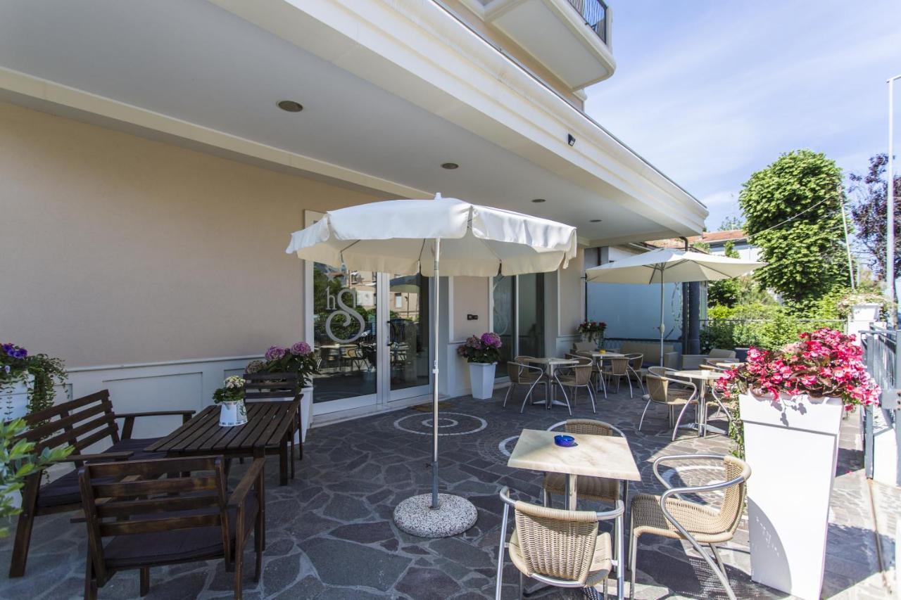 Hotel Savana Rimini Bagian luar foto
