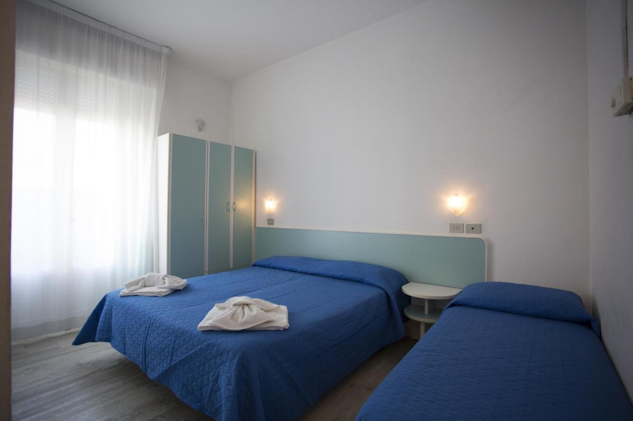 Hotel Savana Rimini Bagian luar foto