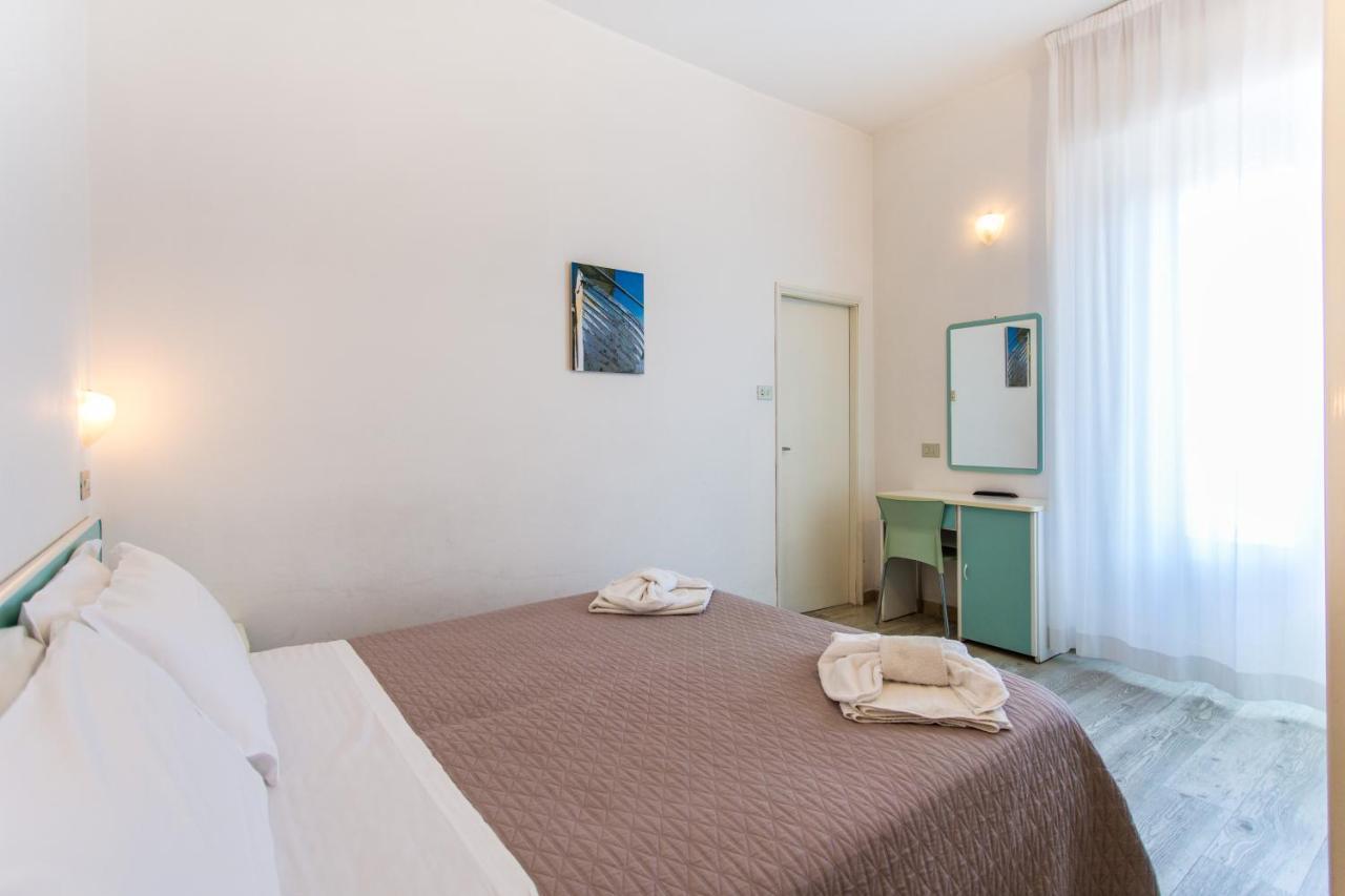 Hotel Savana Rimini Bagian luar foto