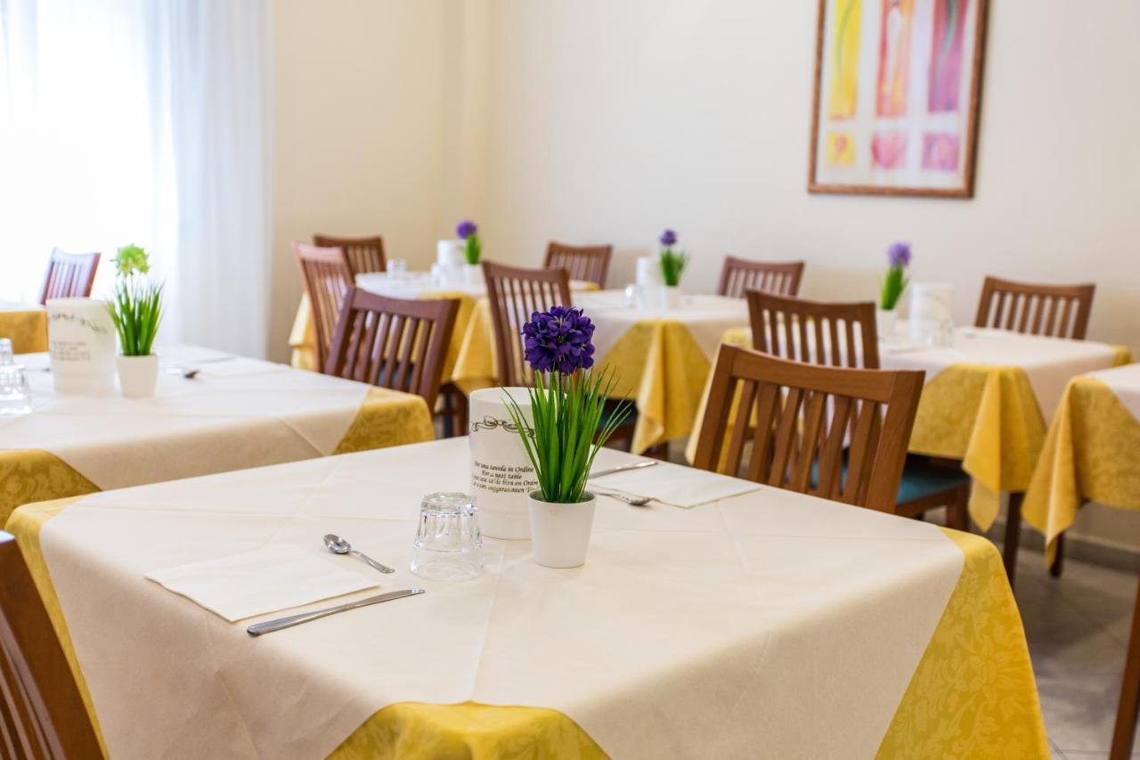 Hotel Savana Rimini Bagian luar foto