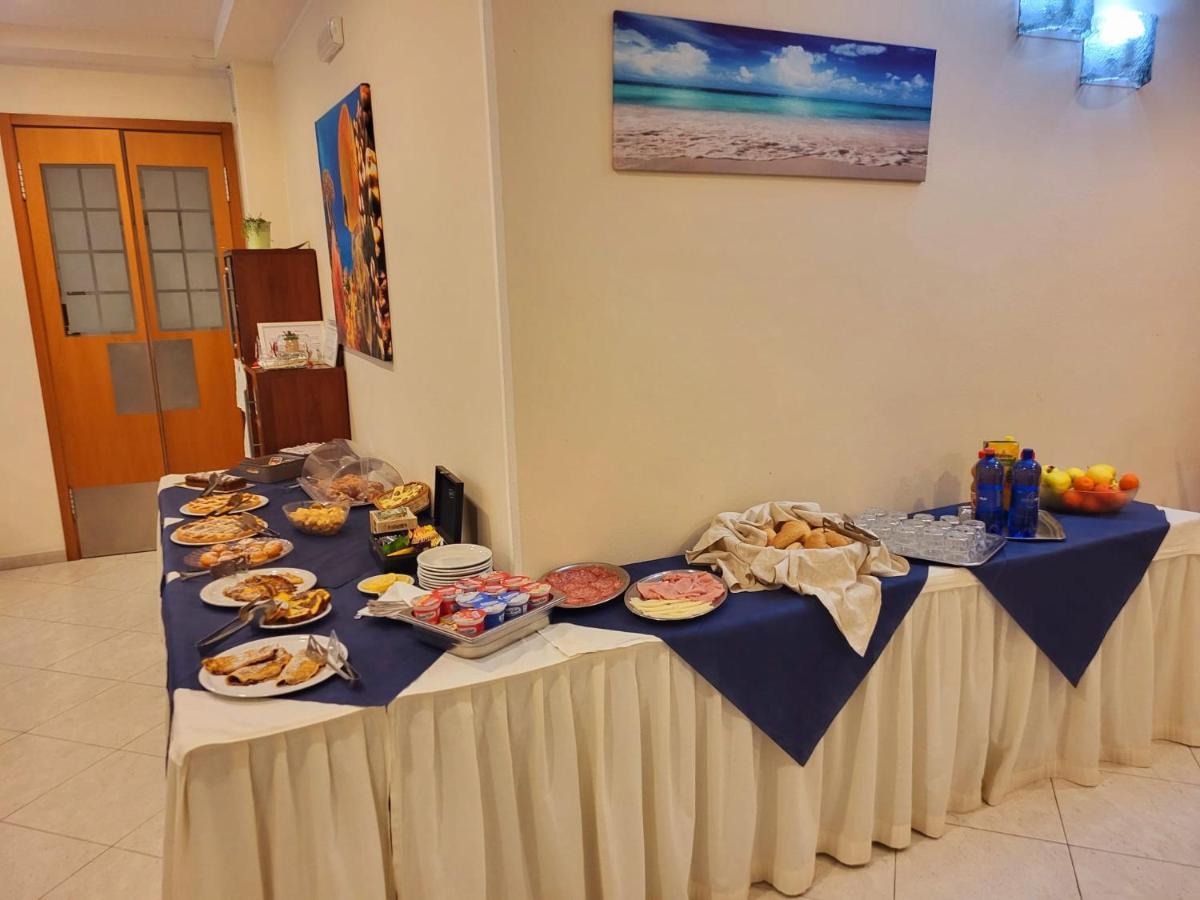 Hotel Savana Rimini Bagian luar foto