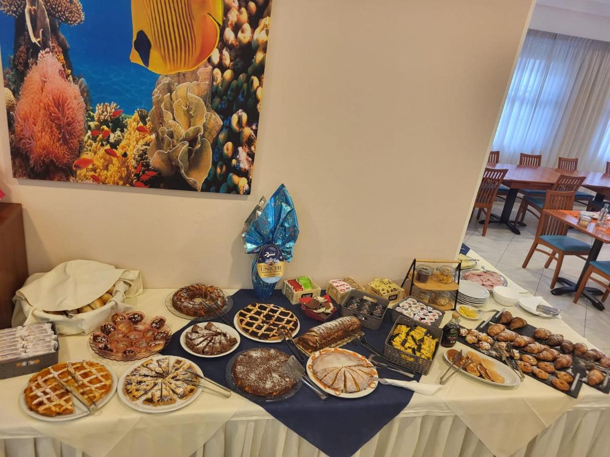 Hotel Savana Rimini Bagian luar foto