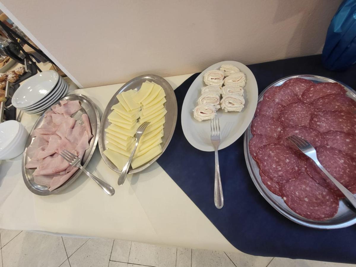Hotel Savana Rimini Bagian luar foto